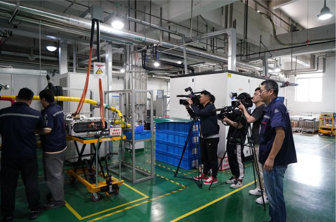 強(qiáng)化國(guó)際傳播，共繪發(fā)展新篇 中外媒體聚焦奉賢電子科技研發(fā)助推經(jīng)濟(jì)高質(zhì)量發(fā)展