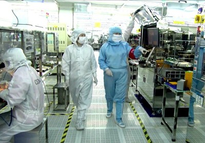 通城 “保姆式”服務(wù)為企業(yè)復(fù)工復(fù)產(chǎn)按下“快進(jìn)鍵”——電子科技研發(fā)行業(yè)加速跑